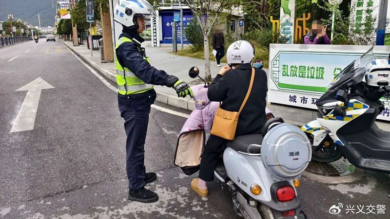 兴义：交通出行更安全，共建和谐畅通路